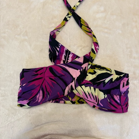 Future Collective Alani Noelle Leaf Print Halter Top Large / L - Picture 2 of 5